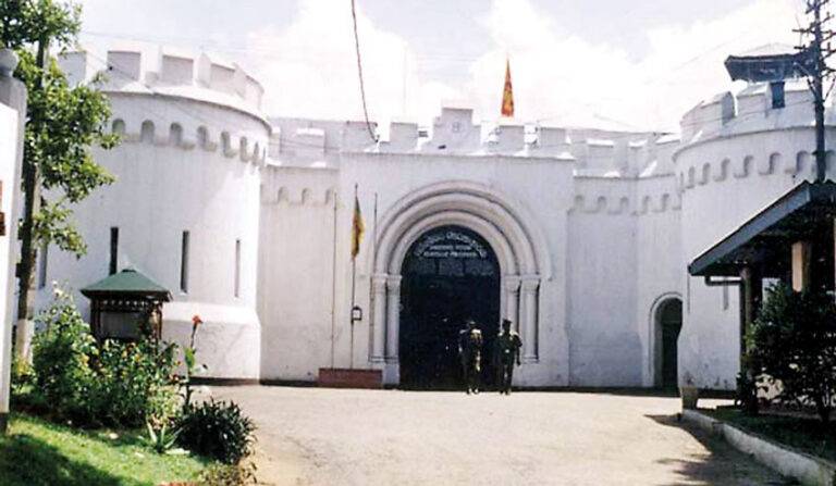 සිර බතට තිත තබමින් බෝගම්බර සුපිරි හෝටලයක් වන ලකුණු!