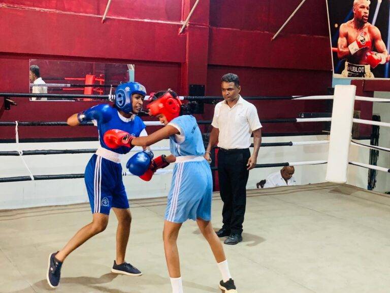 වයඹ, නුවරට පැමිණ පළාත් හතරක් එක්ක පෑ මුෂ්ටි හරඹවල සූරයන් කන්තලෙන්,සූරියන් වෑඋඩෙන්