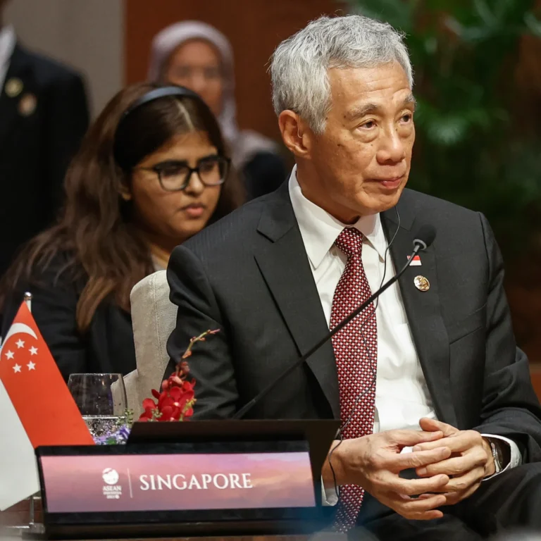 Lee Hsien Loong ඉල්ලා අස්වෙයි!