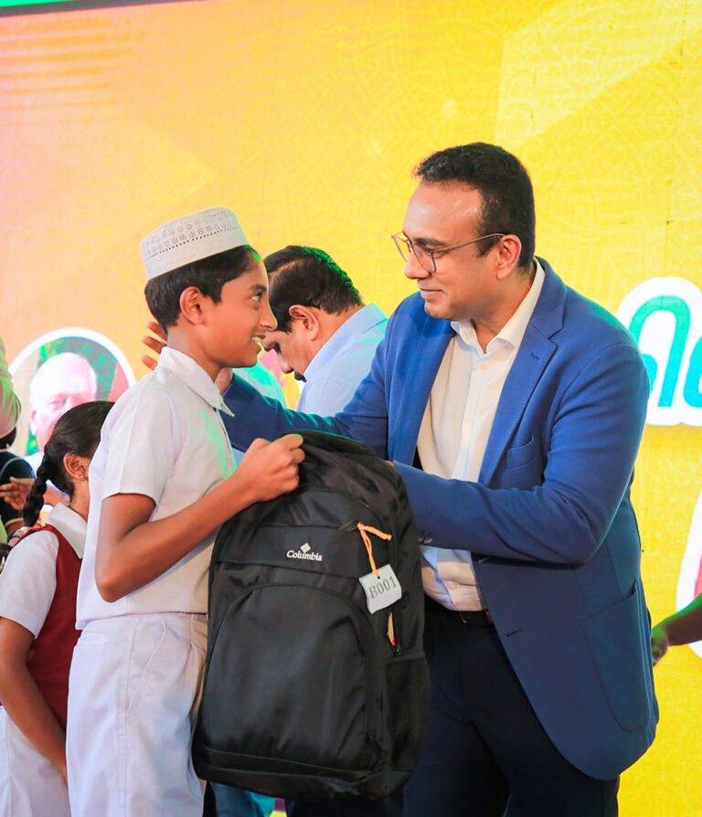වැල් පාලම කඩා වට්ටන්න, රටේ මිනිස්සු දුක් විඳවන්න අපි සූදානම් නෑ-  මනූෂ