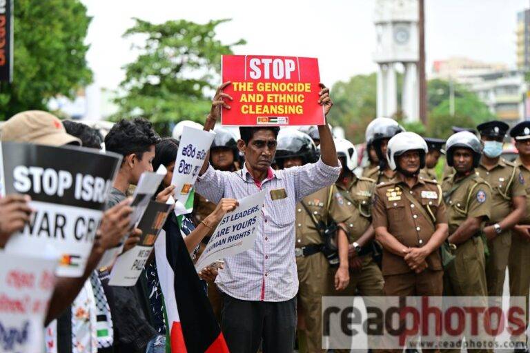 (PHOTOS):පලස්තීනයට ස්ථිර සටන් විරාමයක් ඉල්ලා අදත් කොළඹදී විරෝධතා!