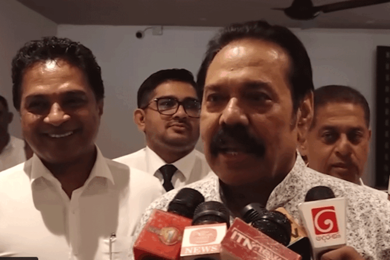 අපේ ස්වාධීනත්වය ආණ්ඩුවට පාවාදීලා නෑ. ඉවත් වෙන්න වුණත් සූදානම් – මහින්දගෙන් ආණ්ඩුවට රතු එළියක් !