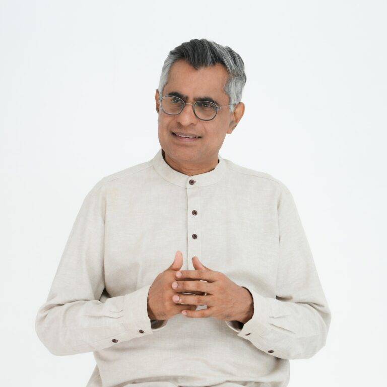 ඖෂධ ජාවාරමට එරෙහි වූ අයුරින්ම වීසා මංකොල්ලයටත් එරෙහි විය යුතුයි – චම්පික