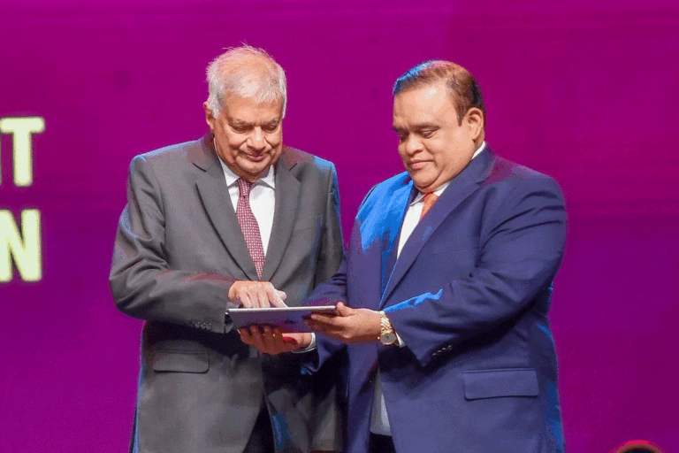 ඩීපී එඩියුකේෂන් මෙරට අධ්‍යාපනයේ විප්ලවයේ කොටසක් – ධම්මිකට සහ ප්‍රිසිලාට ජනපතිගෙන් පැසසුම් !