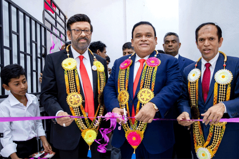 එක් දිනක් තුළ මඩකලපුවේ ස්ථාන තුනක ඩීපී එඩියුකේෂන් අයිටී කැම්පස් විවෘත කෙරේ. දැන් ශාඛා 139 යි !
