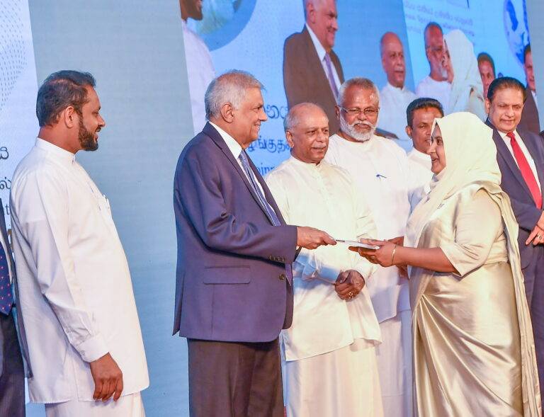 ජනපති අතින් ග්‍රාම නිලධාරීන් 2100කට පත්වීම්!
