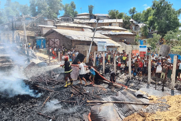 ප්‍රචණ්ඩත්වය හේතුවෙන් මියන්මාරයෙන් රෝහින්ග්‍යා වැසියන් 45,000ක් පලා යයි
