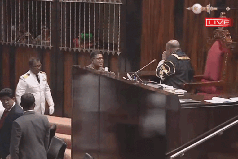 මුජිබර් රහුමාන් පාර්ලිමේන්තුවේ දිවුරුම් දෙයි !