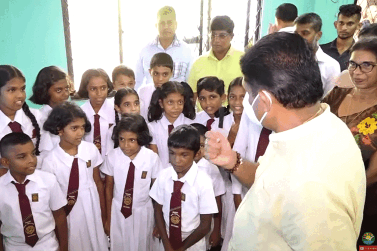සජිත්ගේ “සක්වල” 181 වැනි ස්මාර්ට් පන්ති කාමරය දිවුලපිටිය නවාන විද්‍යාලයට (VIDEO)