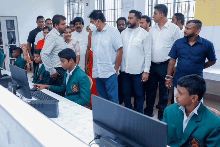 සජිත්ගේ “සක්වල” 187 වැනි ස්මාර්ට් පන්ති කාමරය තඹුත්තේගම මුදුනේගම මහා විද්‍යාලයට