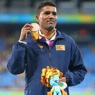 දිනේෂ්ගේ පදක්කම අහිමි වීමෙන් ඉනික්බිති