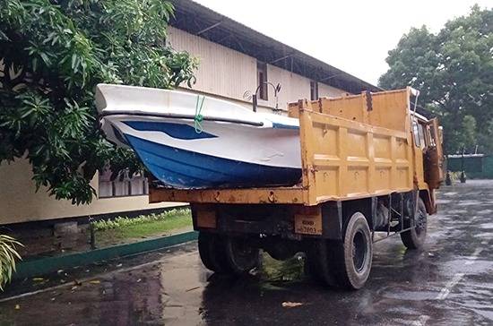 ගංවතුර හමුවේ පීඩාවට පත් වන ජනතාවට සහන සැලසීම සඳහා නාවික හමුදා සහන කණ්ඩායම් සීරුවෙන්