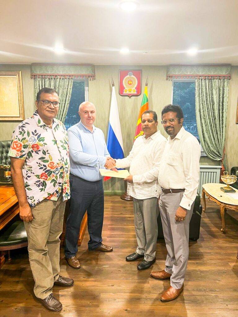 මියන්මාරයෙන් රුසියාවට ගිය සජබ මන්ත්‍රී කණ්ඩායම රුසියාවේ රෝහල්ගත ලාංකික සොල්දාදුවන්ගේ සුවදුක් විමසයි!