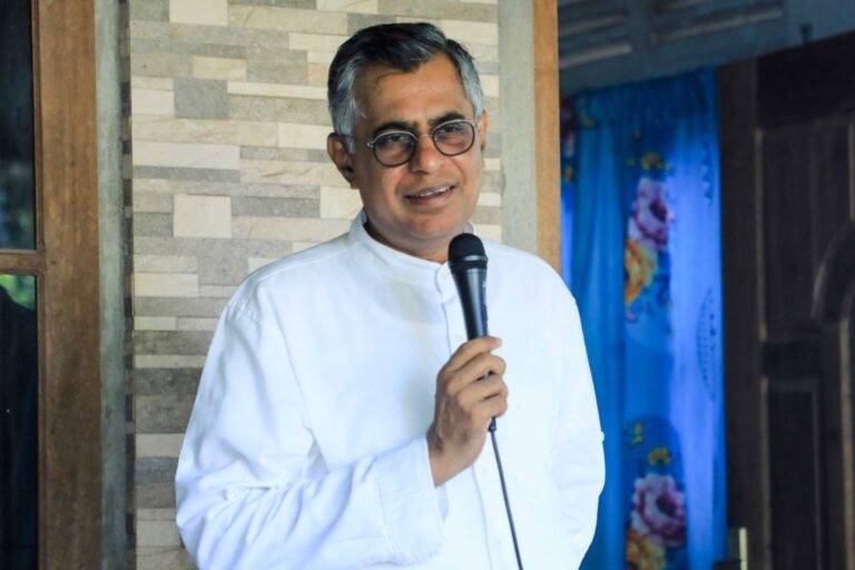 ප්‍රබල ඇමතිවරයෙක් ඇතුළු හිටපු ඇමතිවරු රාජ්‍ය බැංකුවලට කෝටි 65000කට වැඩිය පොලු තියලා – චම්පිකගෙන් අනාවරණයක්!