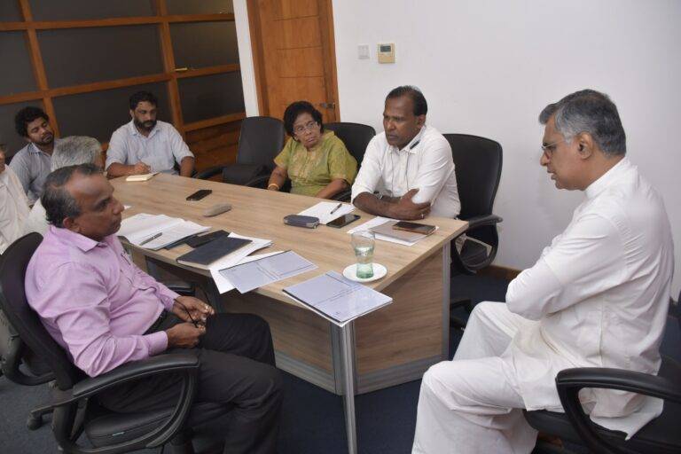 ව්‍යාජ තොරතුරු පතුරවලා බලයට එන අය සම්බන්ධයෙන් නීතිමය ප්‍රතිපාදනයක් රටට අවශ්‍යයි!