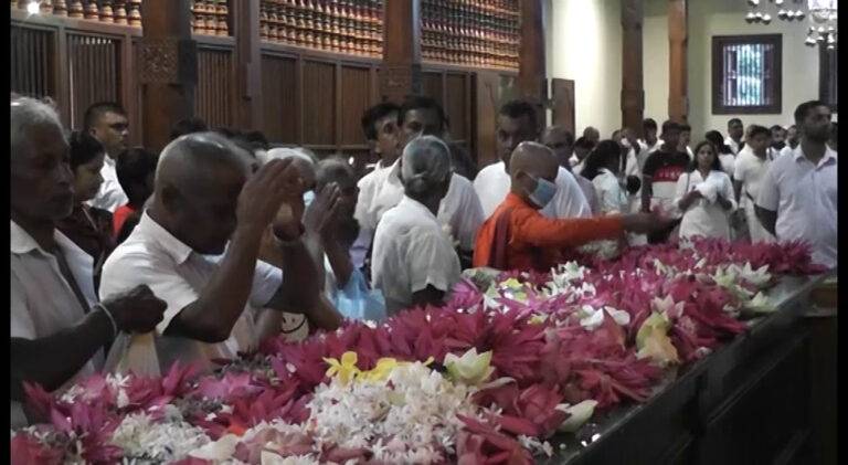 පොසොන් පෝය නිමිත්තෙන් ශ්‍රී දළදා මාලිගාවේ ආගමික වතාවත්