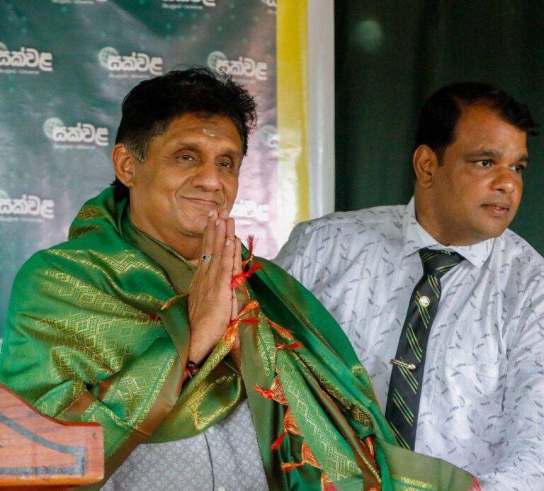 (VIDEO):මුහුද රළුයි.යන්න බැහැ,එන්න එන්න බැරි වුණ එකට දුකයි – සජිත් ඩෙල්ෆ් දරුවන්ට කියයි