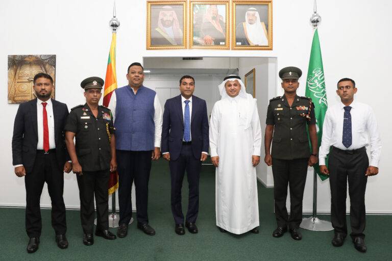 ඉතිහාසයේ ප්‍රථම වරට ත්‍රිවිධ හමුදා සාමාජිකයින්ට නොමිලේ හජ් වන්දනා කිරීමඅවස්ථාවක්!