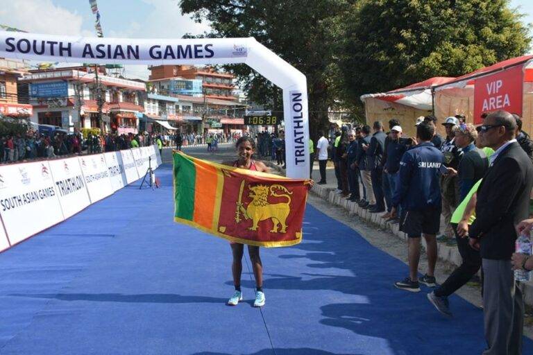 රැකියාව හැර ගියත් ක්‍රීඩාව හැර නොයන, මලල ක්‍රීඩාවෙන් ජාතික වාර්තා තැබූ පාපැදි සූරිය