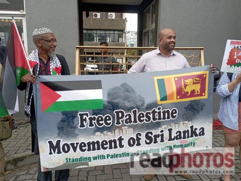 (PHOTOS):පලස්තීනයට නිදහස පතා අදත් කොළඹදී නිහඬ විරෝධයක්!