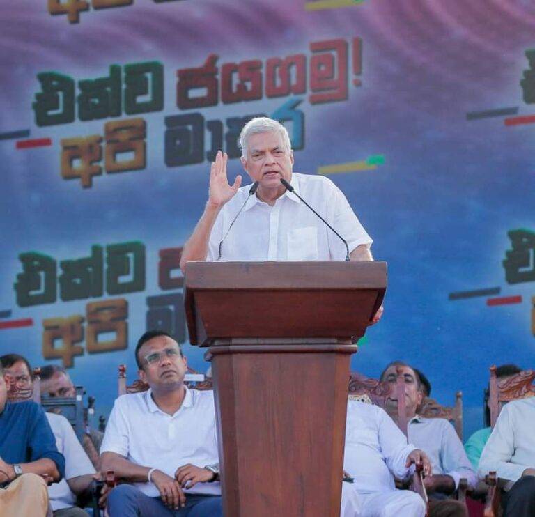 සියලුදෙනා එදා පැනලා ගියා. එදා කැඩී ගියේ අපේ ආර්ථික ක්‍රමය පමණක් නොවෙයි, දේශපාලන ක්‍රමයත් කැඩී ගියා – ජනපති