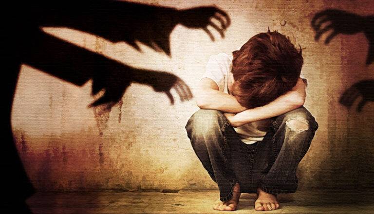 දරුවකුට අමානුෂික ලෙස පහර දුන් සැකකරුවන් කොටුවෙයි!