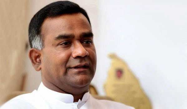 අපේ කවුරුවත් ආණ්ඩුවට යන්නේ නැහැ. ඩලස්,දයාසිරිත් අපි එක්ක එකතු වෙන්න ඉන්නේ – තිස්ස