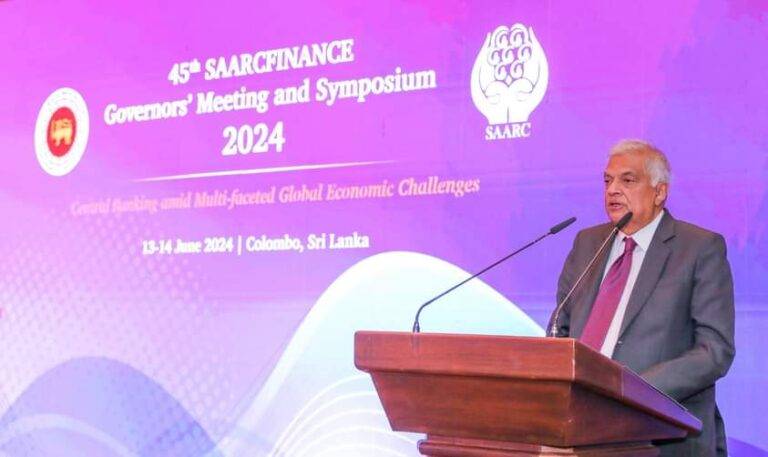 සුපුරුදු ක්‍රමයට සෑම වසර පහකට වරක් අප ආණ්ඩුව වෙනස් කරන්න යනවාද, නැතහොත් අපි සැබවින්ම වැඩ කර පෙන්නනවාද? යන්න තීරණය කළ යතුයි- ජනපති