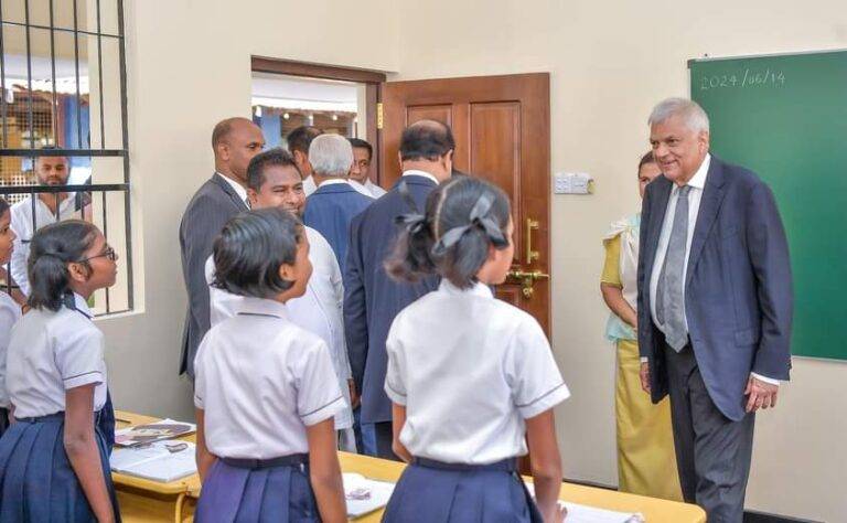 ආර්ථිකය දුෂ්කර වුවද දරුවන් වෙනුවෙන් නවීන අධ්‍යාපනයක් ලබාදෙන්න කැප වෙනවා – ජනපති