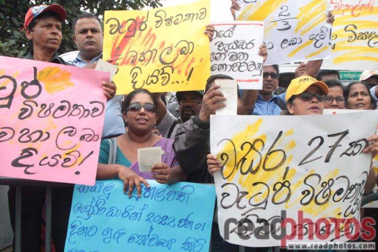 නොසැලෙන අදිටනින් කොළඹට ගැලූ ගුරු – විදුහල්පති ගඟ.ඉතිහාසයේ විශාලතම ගුරු – විදුහල්පති විරෝධය ලෙසටත් ඉතිහාසයට එක්වෙයි!