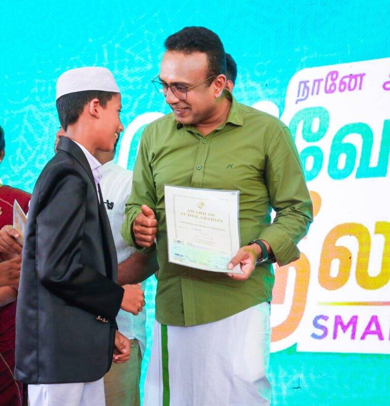 මඩකලපු දරුවන්ට ශිෂ්‍යත්ව හා පාසල් උපකරණ!