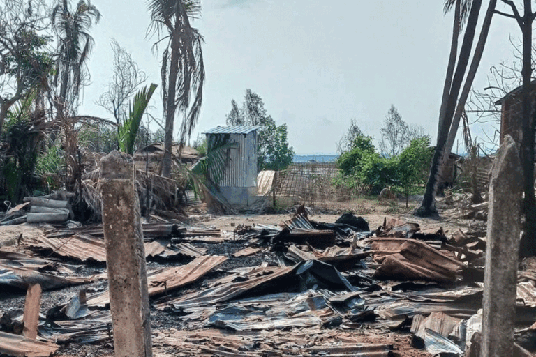 මියන්මාර හමුදාව සිවිල් වැසියන් 50 දෙනෙකු අමානුෂික ලෙස ඝාතනය කරයි