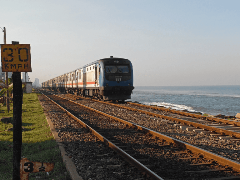 මුහුදු බඩ දුම්රිය මාර්ග ධාවනය සීමා වේ!