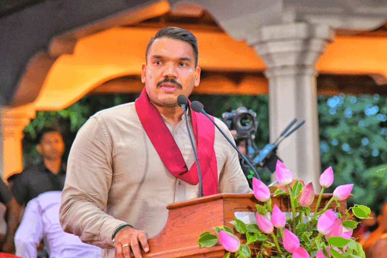 රාජ්‍ය දේපළ ප්‍රතිව්‍යුහගත කරන්නේනම් එහි නිර්නායක වහා රටට හෙලි කරන්න- නාමල්