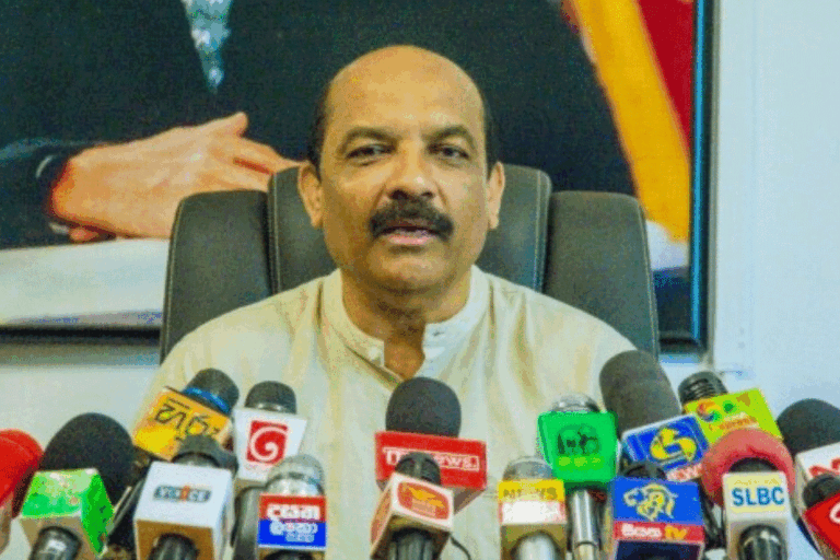 හඳ දෙස නොව රංගේ දෙස බලන්න ….