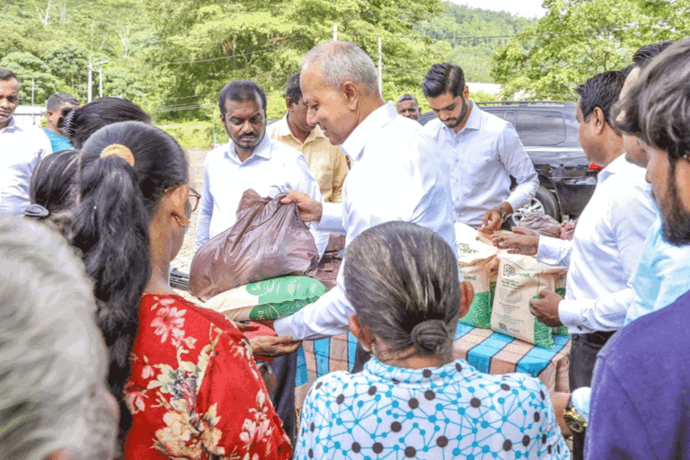 ගංවතුරින් විපතට පත් කඩුවෙල සහ සීතාවක ජනතාවට වියළි ආහාර හා සනීපාරක්ෂක ද්‍රව්‍ය බෙදාදීම සාගලගේ ප්‍රධානත්වයෙන්