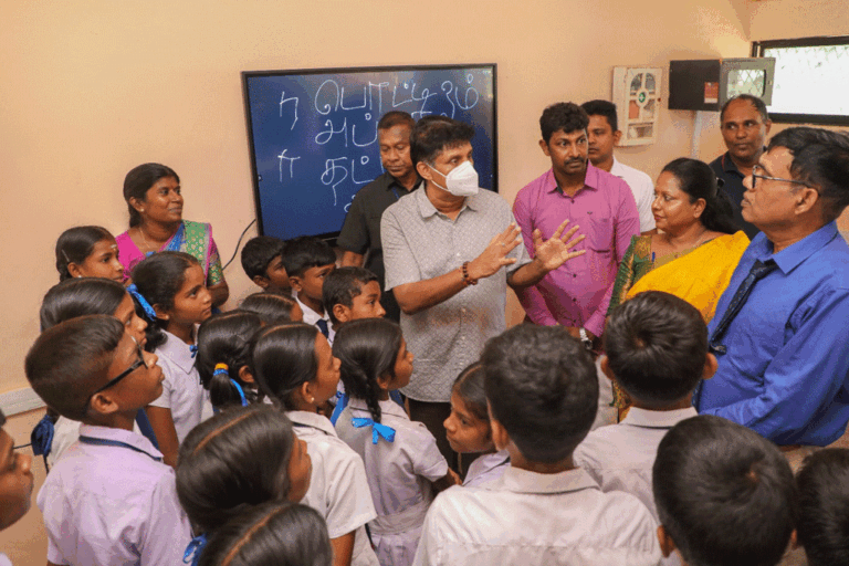 අනිත් අය වැඩ නොකළාට අපි වැඩ කරනවා : පොරොන්දුවලට සීමා නොවී උතුර සංවර්ධනය කරන හැටි සජිත් පෙන්වා දෙයි (VIDEO)