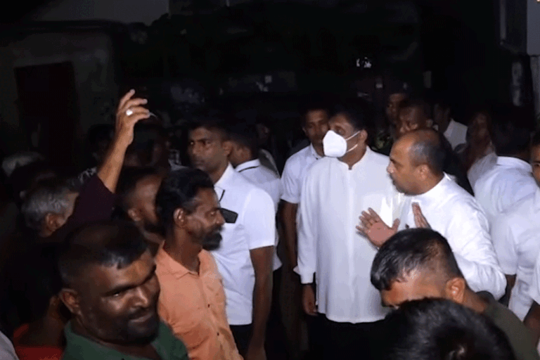කොලොන්නාවේ ජනතාවට විපක්ෂ නායක සජිත් ප්‍රේමදාසගෙන් පොරොන්දුවක් (VIDEO)
