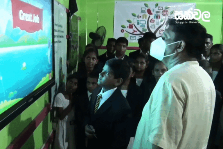 සජිත්ගේ “සක්වල” වැඩසටහනේ 255 වැනි ස්මාර්ට් පන්ති කාමරය පොකුණුවිට සිරිමෙවන් මහා විද්‍යාලයට (VIDEO)