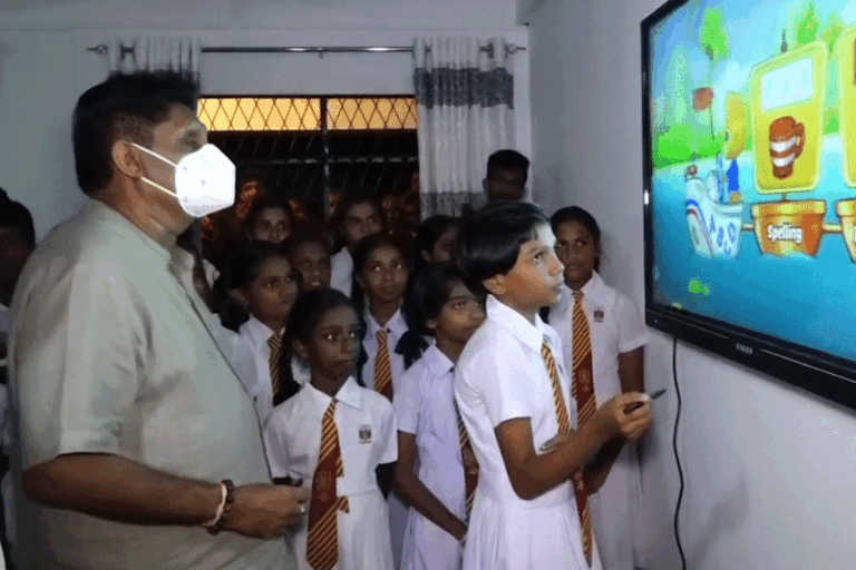 සජිත්ගේ “සක්වල” වැඩසටහනේ 270 වැනි සුහුරු පන්ති කාමරය පනාමුරේ මහා විද්‍යාලයට (VIDEO)