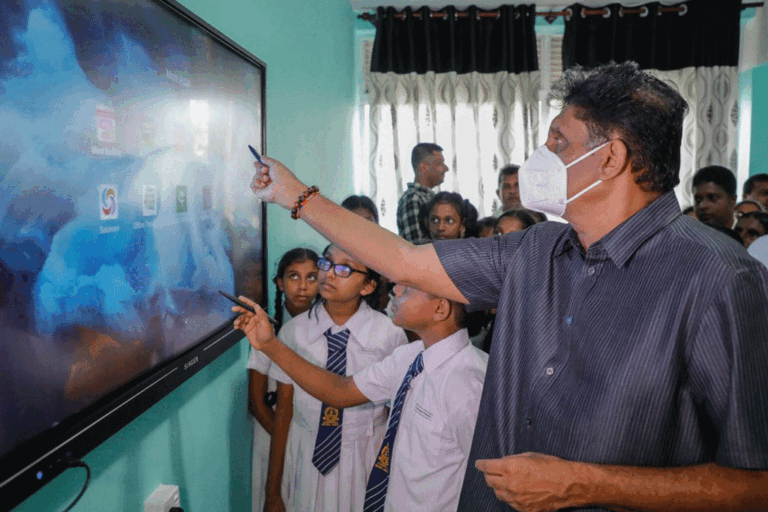 “සක්වල” නැවතිලා නෑ. අපේ රටත් සිලිකන් නිම්නය වැනි මෘදුකාංග ඉංජිනේරුවන්ගේ පාරාදීසයක් කළ යුතුයි – සජිත් (VIDEO)