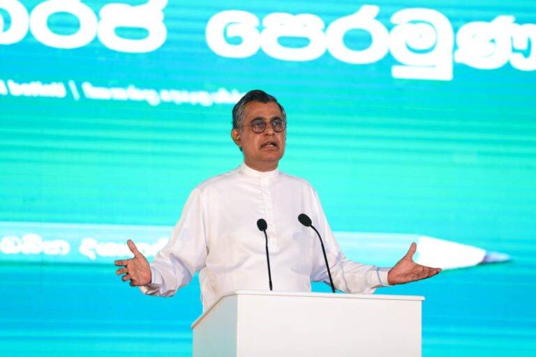 රැල්ල හැපෙන වෙරළ අපි ළඟදිම හදනවා රැළි සුණුවිසුණු වෙන්න – චම්පික