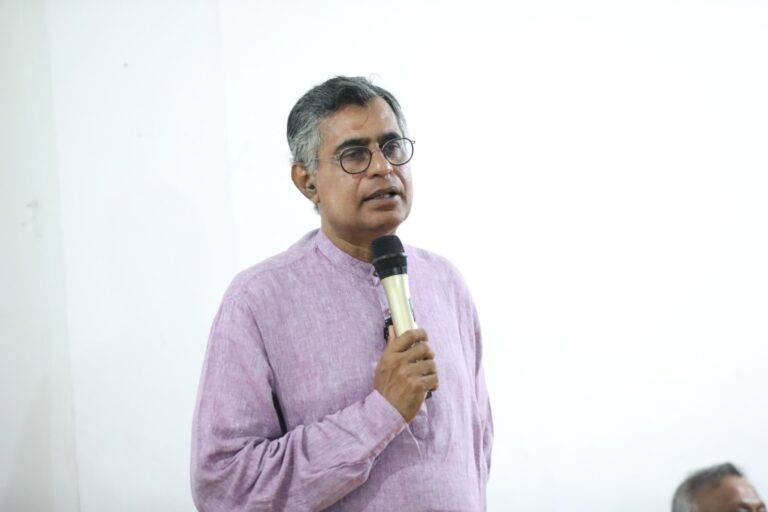 පාතාලය මඩිනව කිව්වට ඒවා වගාඩම්බර විතරයි.පොලිස්පතිකම සහ ඇමැතිකම් රැකගන්න කරපු කතාවලට සීමා වෙලා – චම්පික