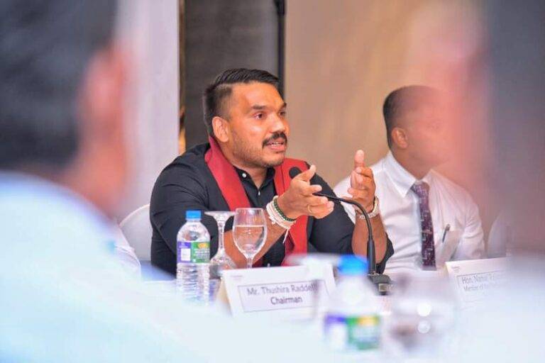 පක්ෂ කැඩීම නොව කළයුත්තේ එකට ශක්තිමත්ව නැගී සිටීමයි – නාමල්