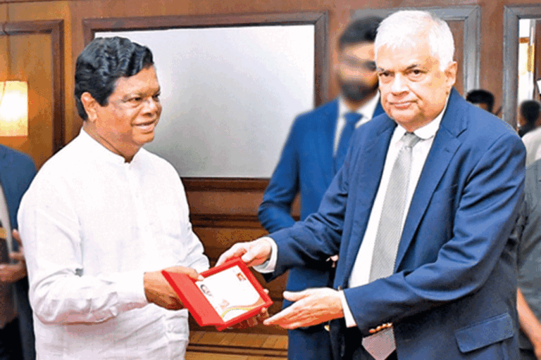 අපි කැබිනට් ඇමතිවරු 4 දෙනෙක් රනිල්ට සහාය දෙන බව පක්ෂයට දැනුම් දුන්නා. තව විශාල පිරිසක් ඉන්නවා – බන්දුල