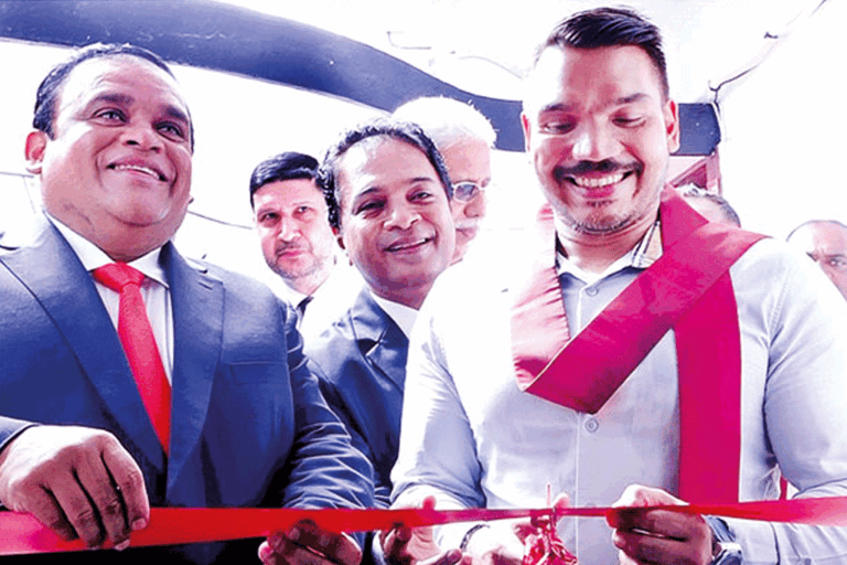 බෙදීමක් ගැන මම දන්නෙ නෑ, අපේක්ෂකයො ගොඩක් ඉන්නවා. ධම්මික පෙරේරාත් ඉදිරියෙන්ම ඉන්නවා – නාමල්