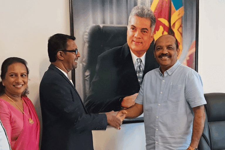 චම්පිකගේ පක්ෂයේ ජ්‍යේෂ්ඨ උප සභාපති එක්සත් ජාතික පක්ෂයට එකතු වෙයි !
