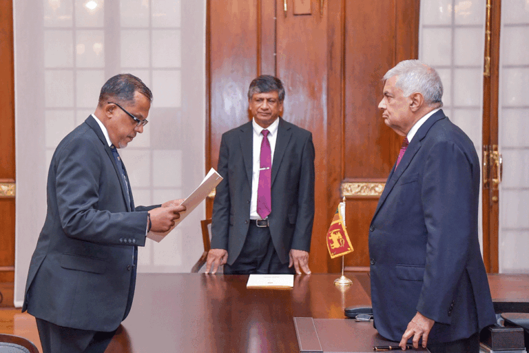 පාරින්ද රණසිංහ නව නීතිපති ලෙස දිවුරුම් දෙයි