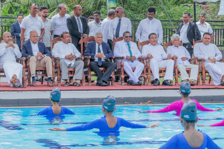 අනුරාධපුර මධ්‍ය මහා විද්‍යාලයේ අභිනව පිහිනුම් තටාකය ජනපති රනිල් අතින් සිසු අයිතියට