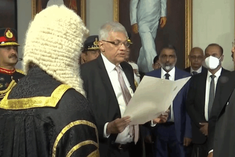 රනිල් විධායක ජනාධිපති ධුරයෙහි දිවුරුම් දී වසර දෙකයි !